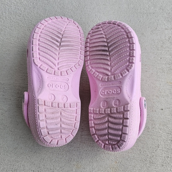 Crocs Girls Classic Glitter Clogs - Picture 8 of 9